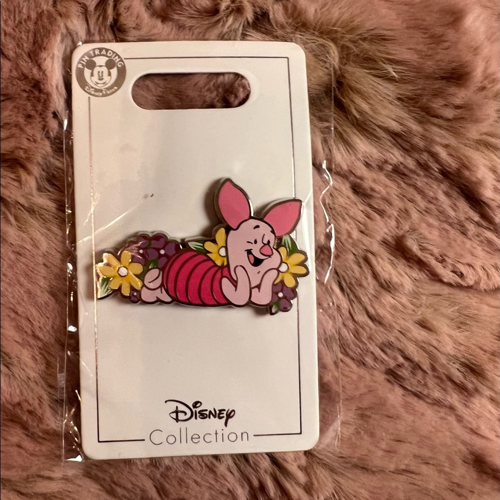 Winnie the Pooh Piglet Pin - Picture 1 of 1